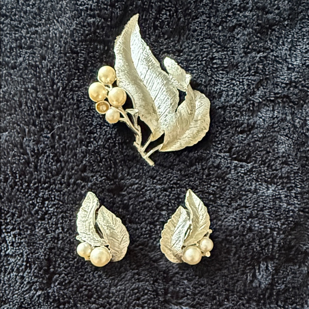 Elegant Silver Leaf and Pearl Jewelry Set